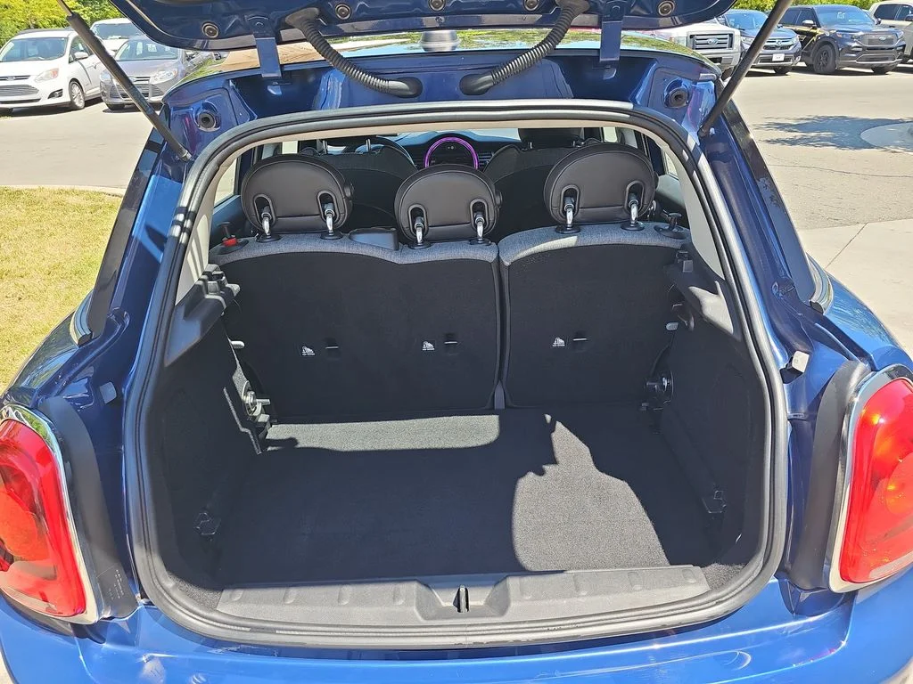 Used 2018 Blue MINI Base image 12