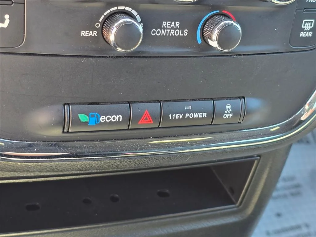 Used 2017 Silver Dodge SE Plus image 19