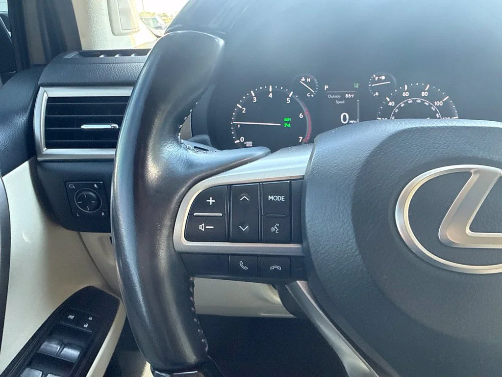 Used 2021  Lexus GX 460 Premium image 17
