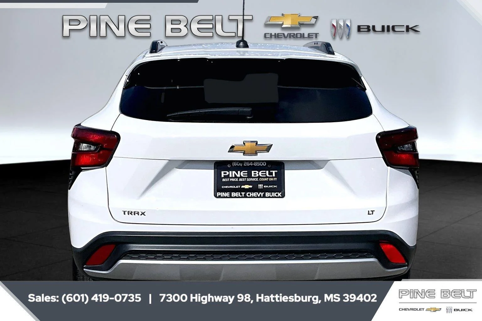 Used 2025 Summit White Chevrolet LT image 4