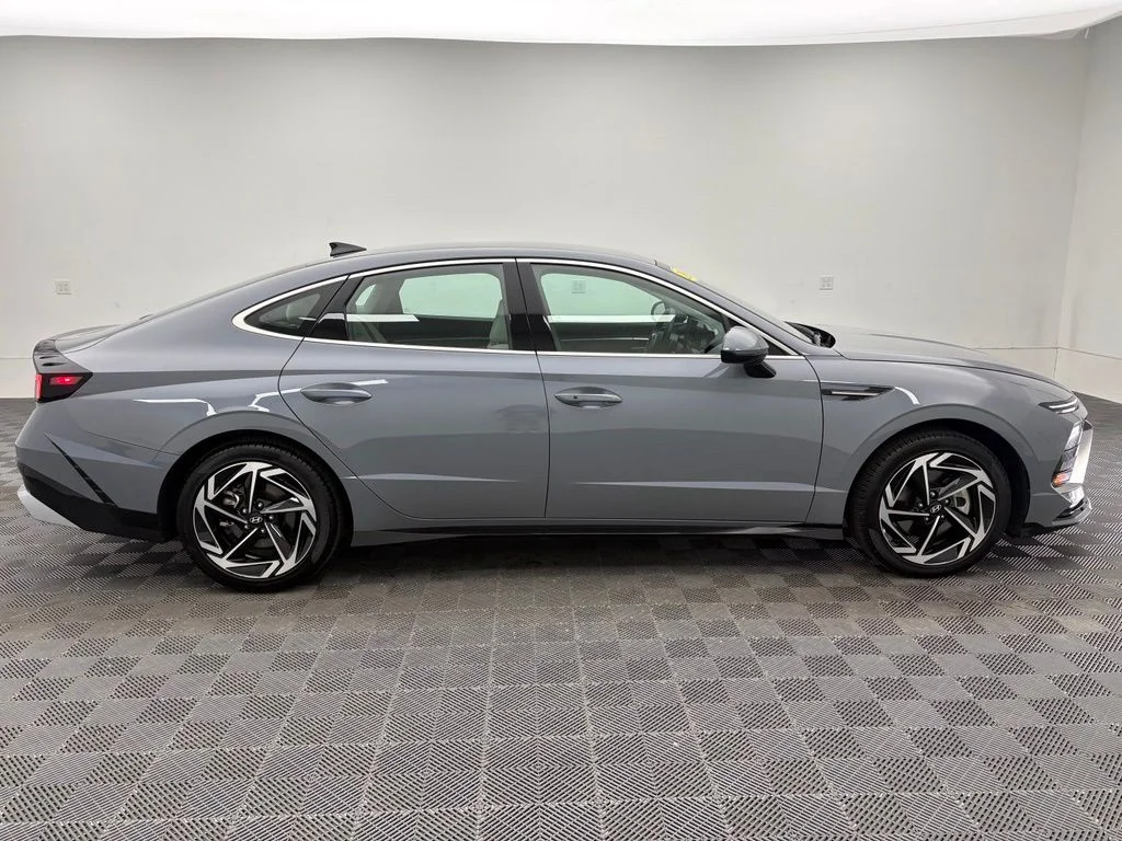 Used 2026 Transmission Blue Hyundai SEL Sport image 5