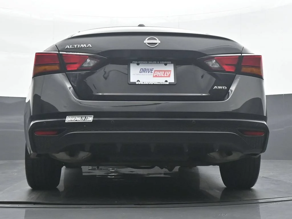 Used 2025 Black Nissan 2.5 SV image 29