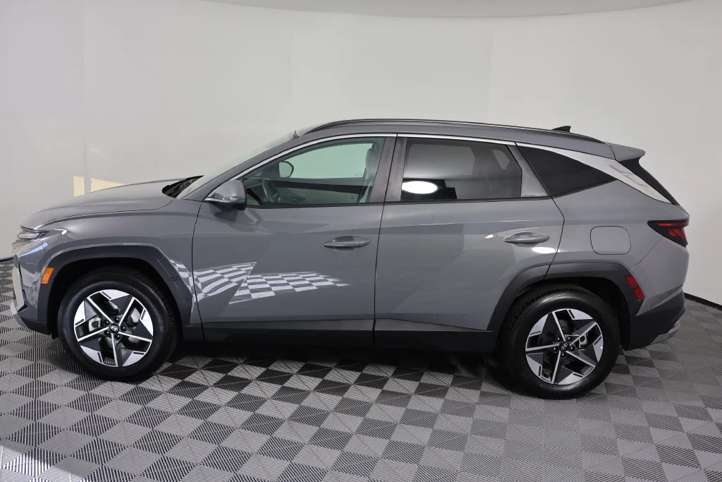 Used 2025 Gray Hyundai SEL image 5