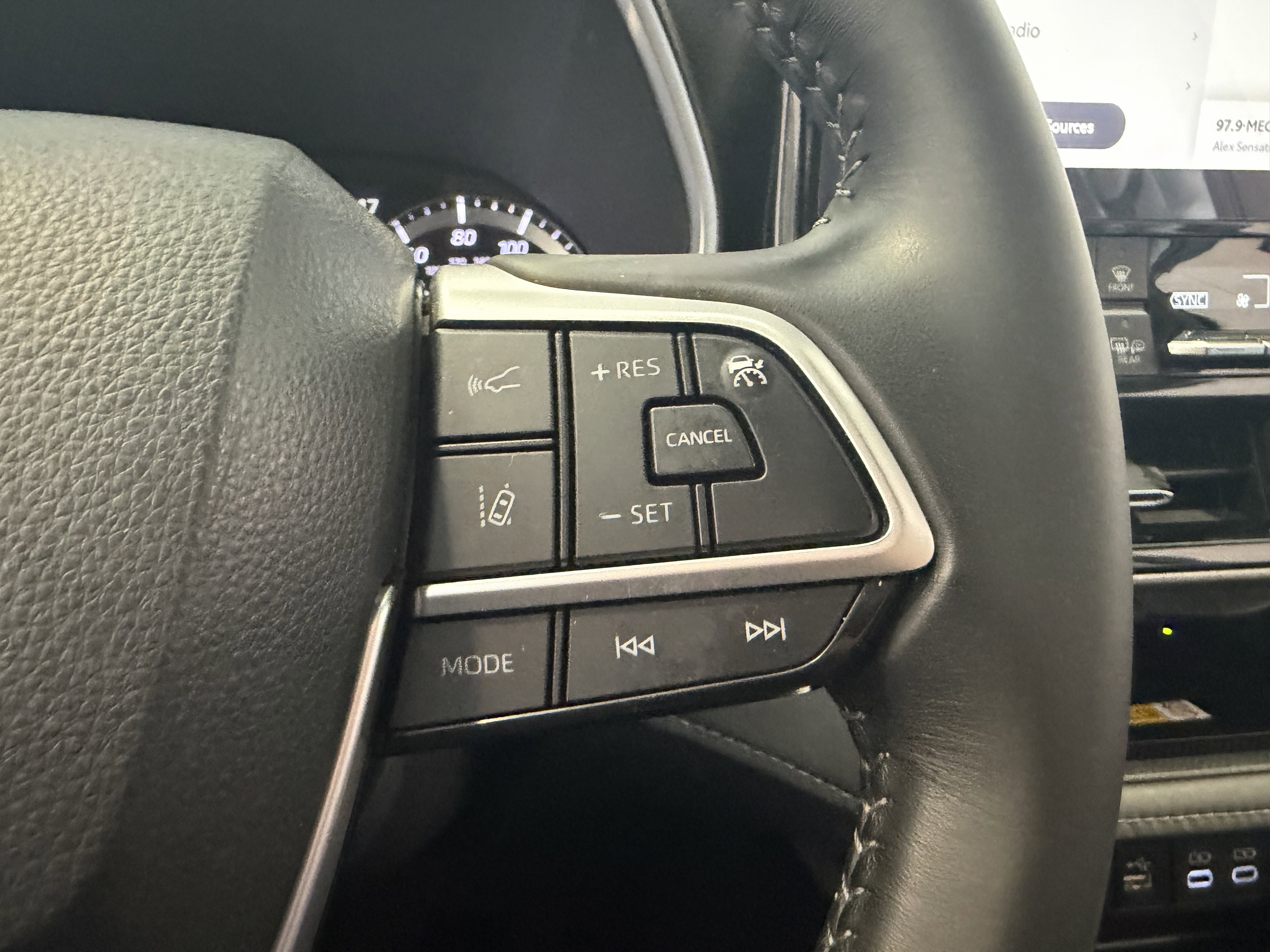 2023 Toyota Highlander XLE - Photo 13