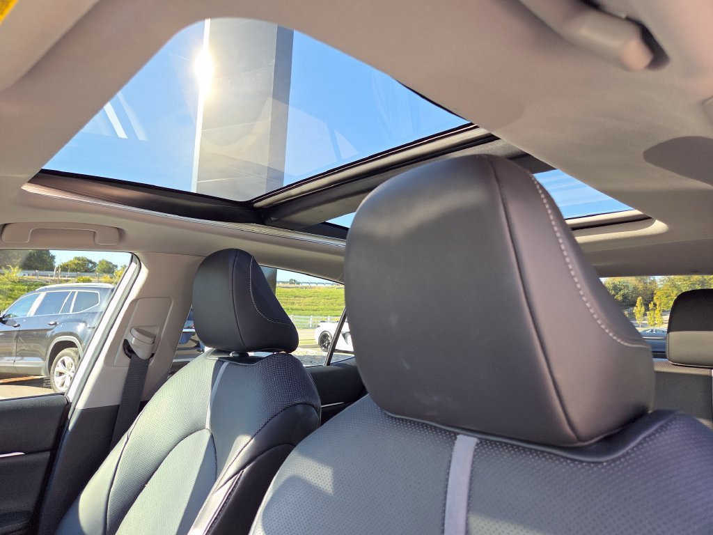 Used 2020 Wind Chill Pearl Toyota XSE V6 image 8