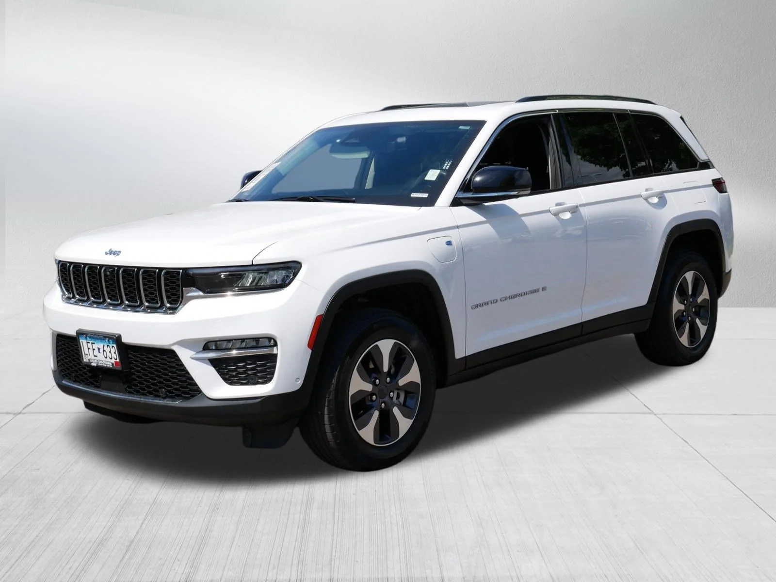 Used 2022 Bright White Clearcoat Jeep  image 3