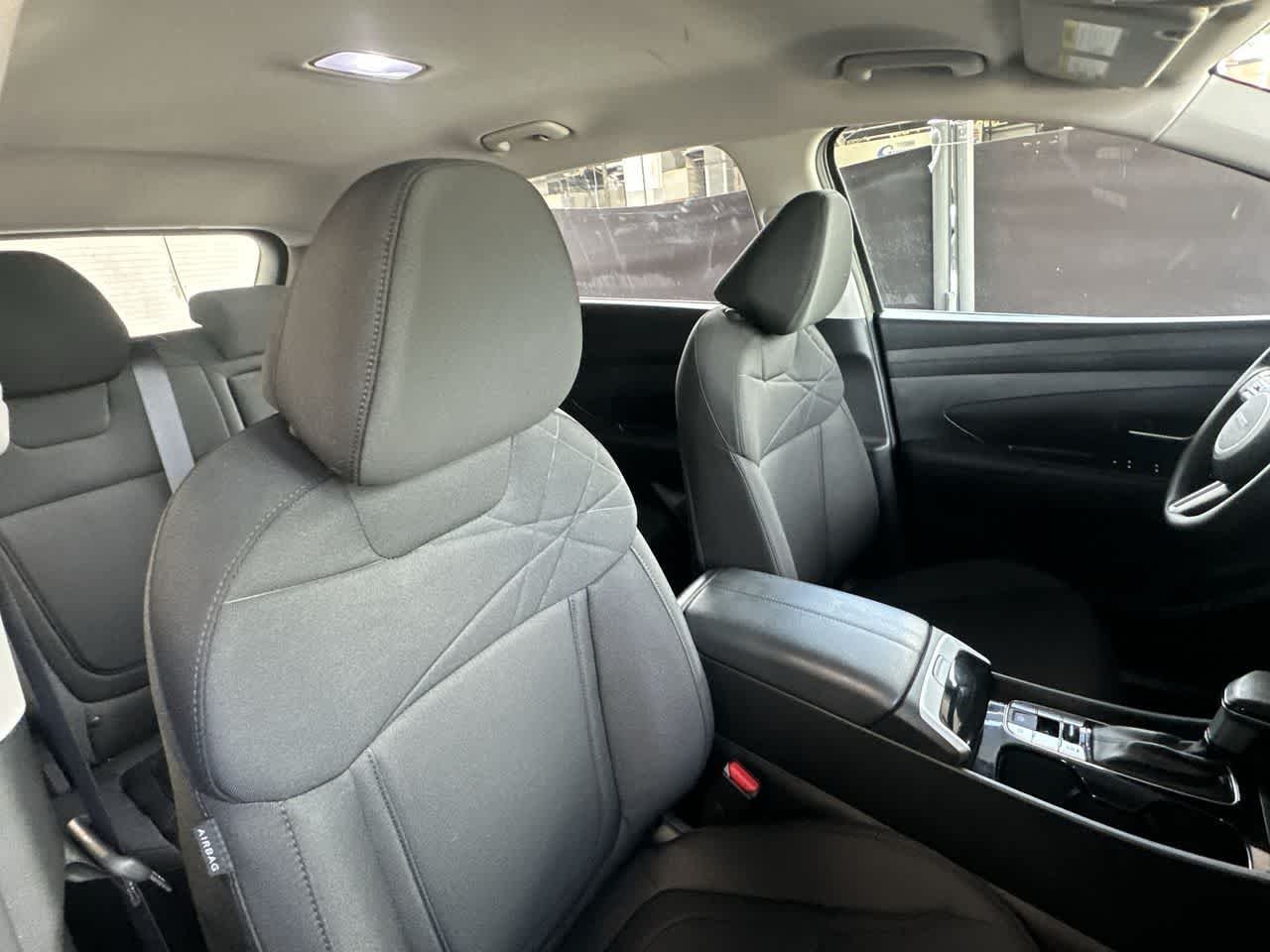 2025 Hyundai Tucson SE - Photo 27