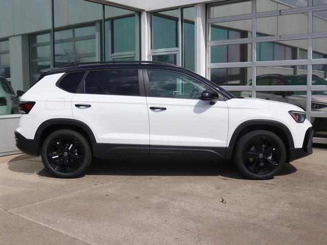 2025 Volkswagen Taos SE photo 3