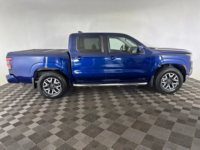 Used 2022 Blue Nissan SV image 4