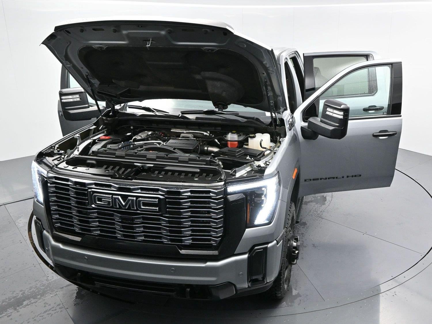 Used 2025 Sterling Metallic GMC Denali Ultimate DRW image 46