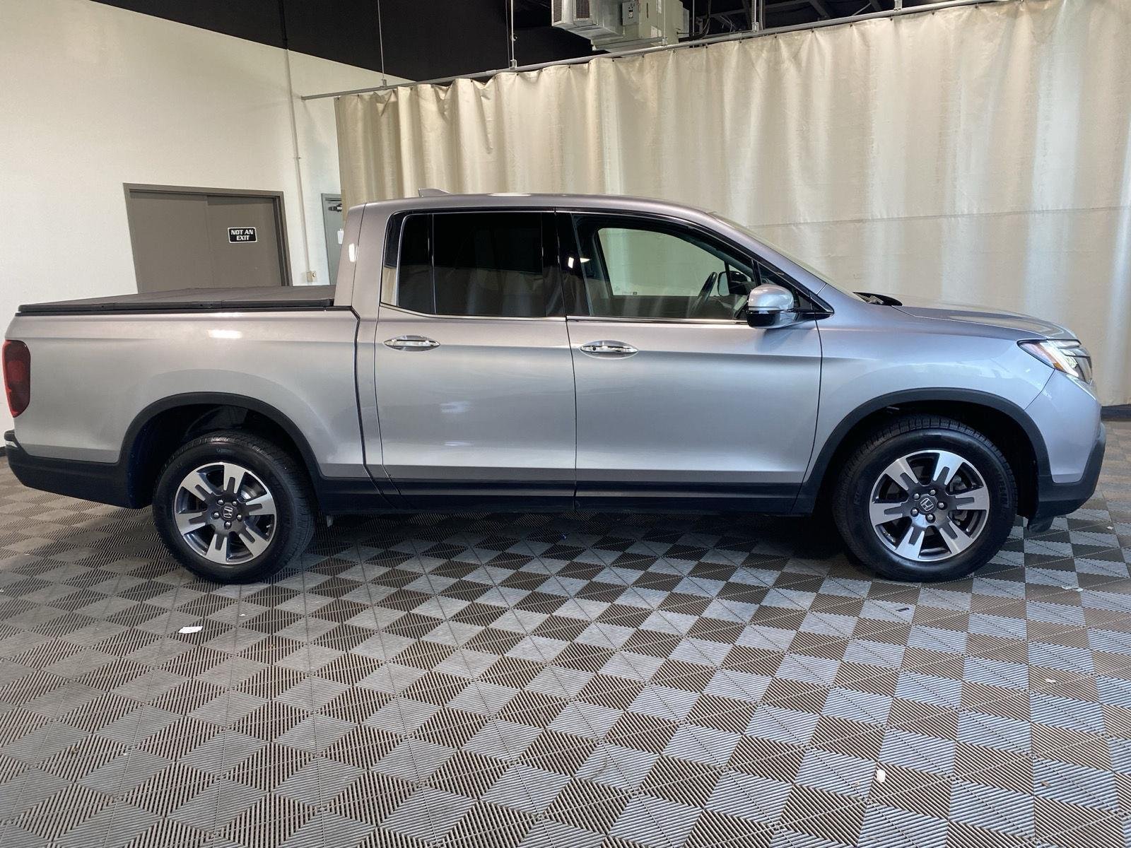 Used 2017 Modern Steel Metallic Honda RTL-E image 8