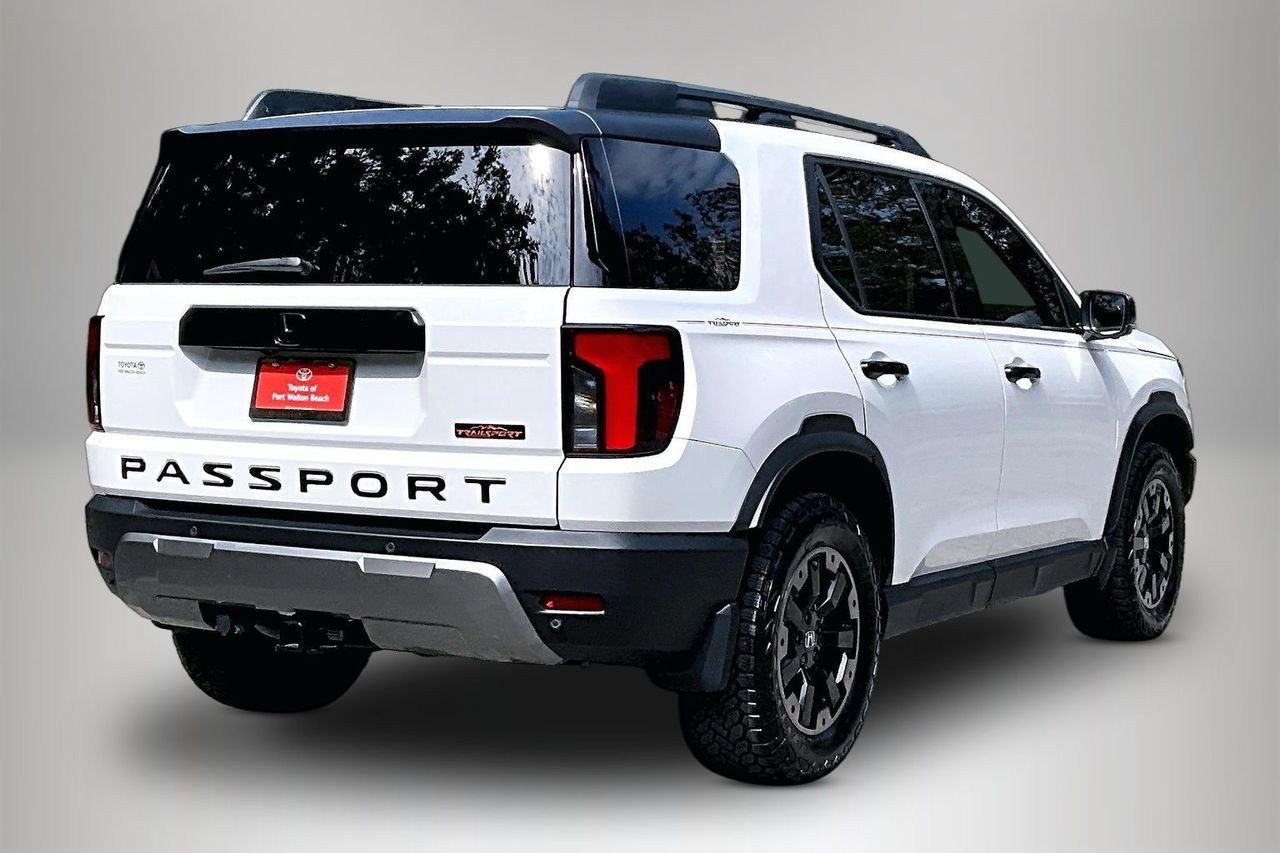 Used 2026 White Honda  image 5