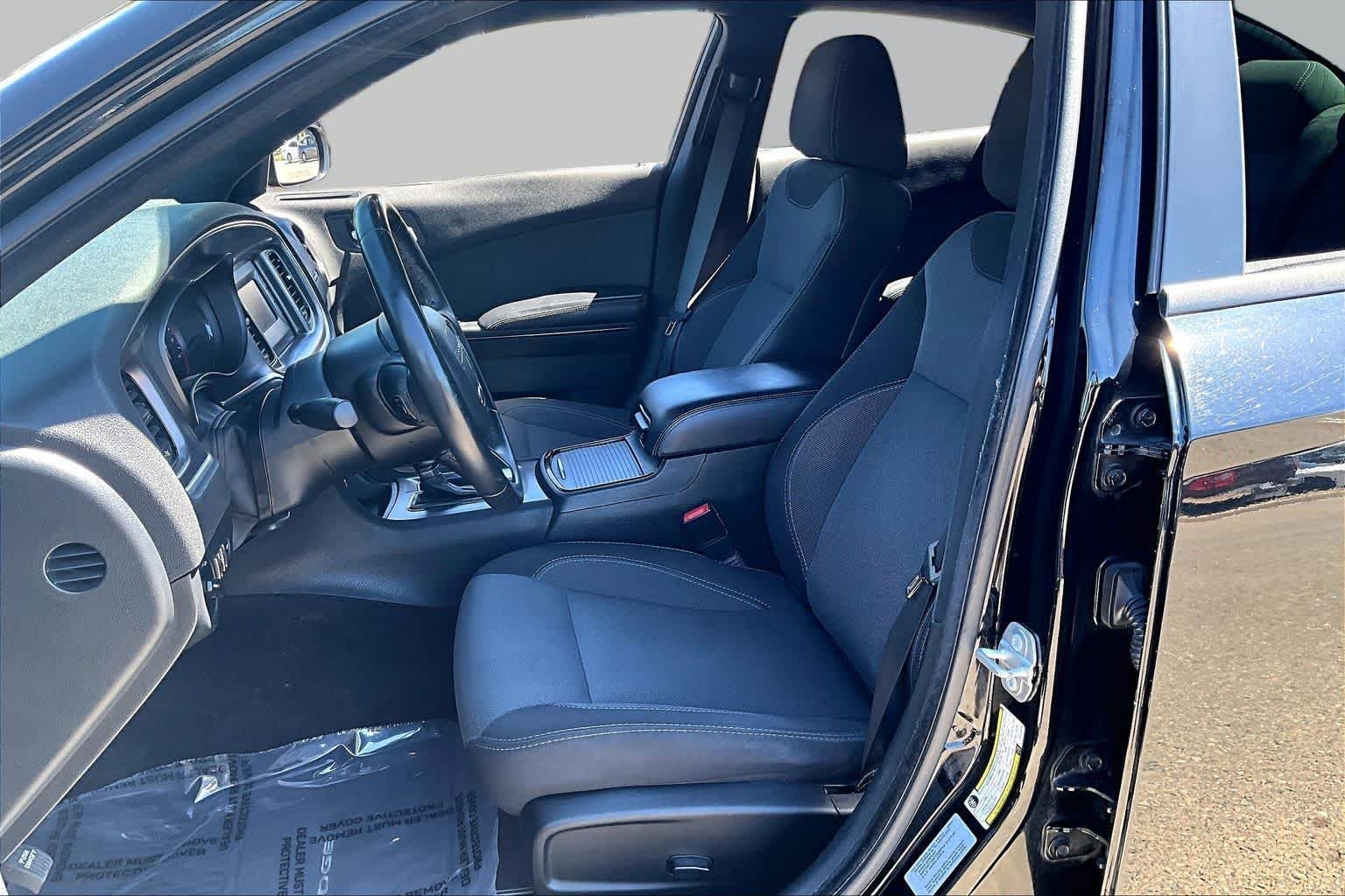 Used 2017 Pitch Black Clearcoat Dodge SE image 7