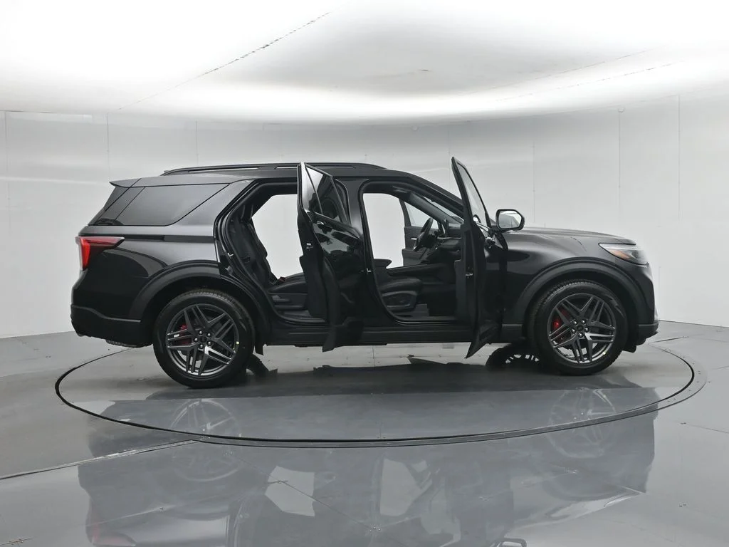 New 2026 Agate Black Metallic Ford ST image 4