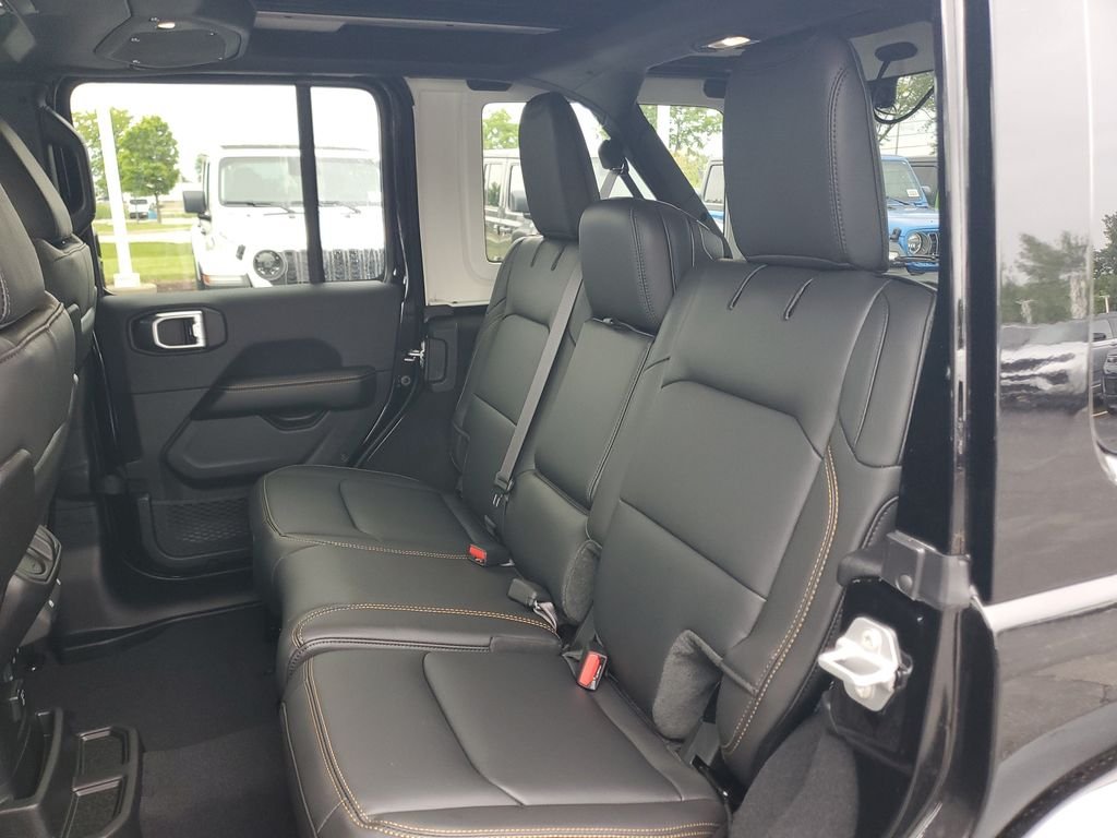 New 2026 Black Clear-Coat Exterior Paint Jeep Sahara image 12