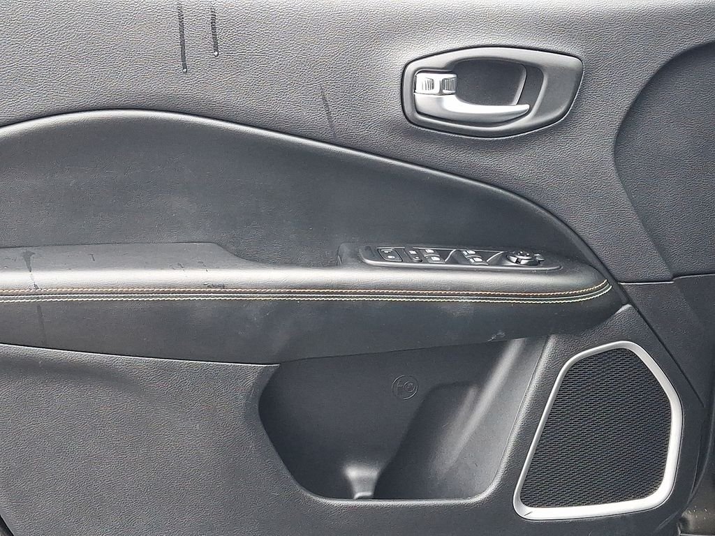 Used 2019 Black Jeep Latitude image 13