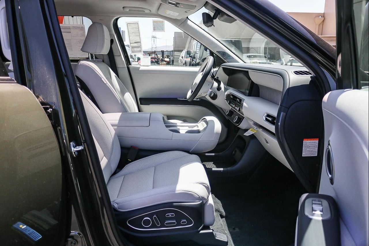 New 2026 Silver Hyundai Calligraphy image 16