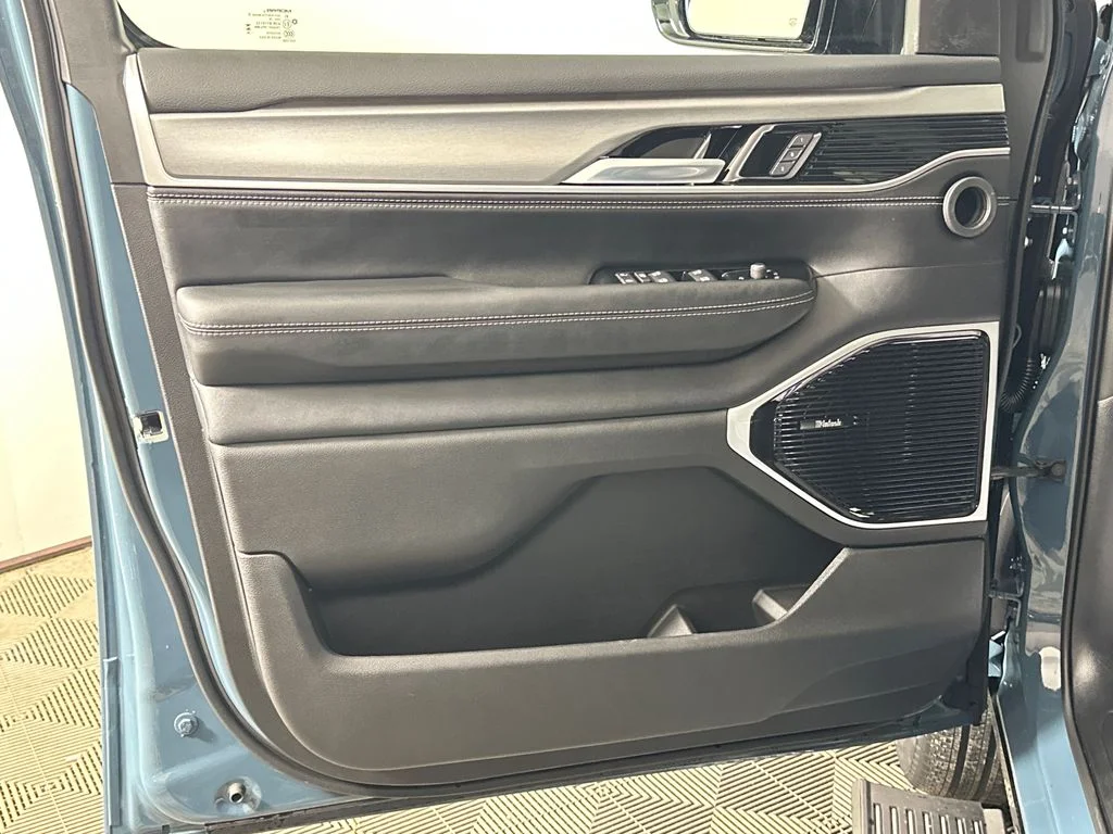 New 2026 Steel Blue Exterior Paint Jeep Limited Reserve image 18