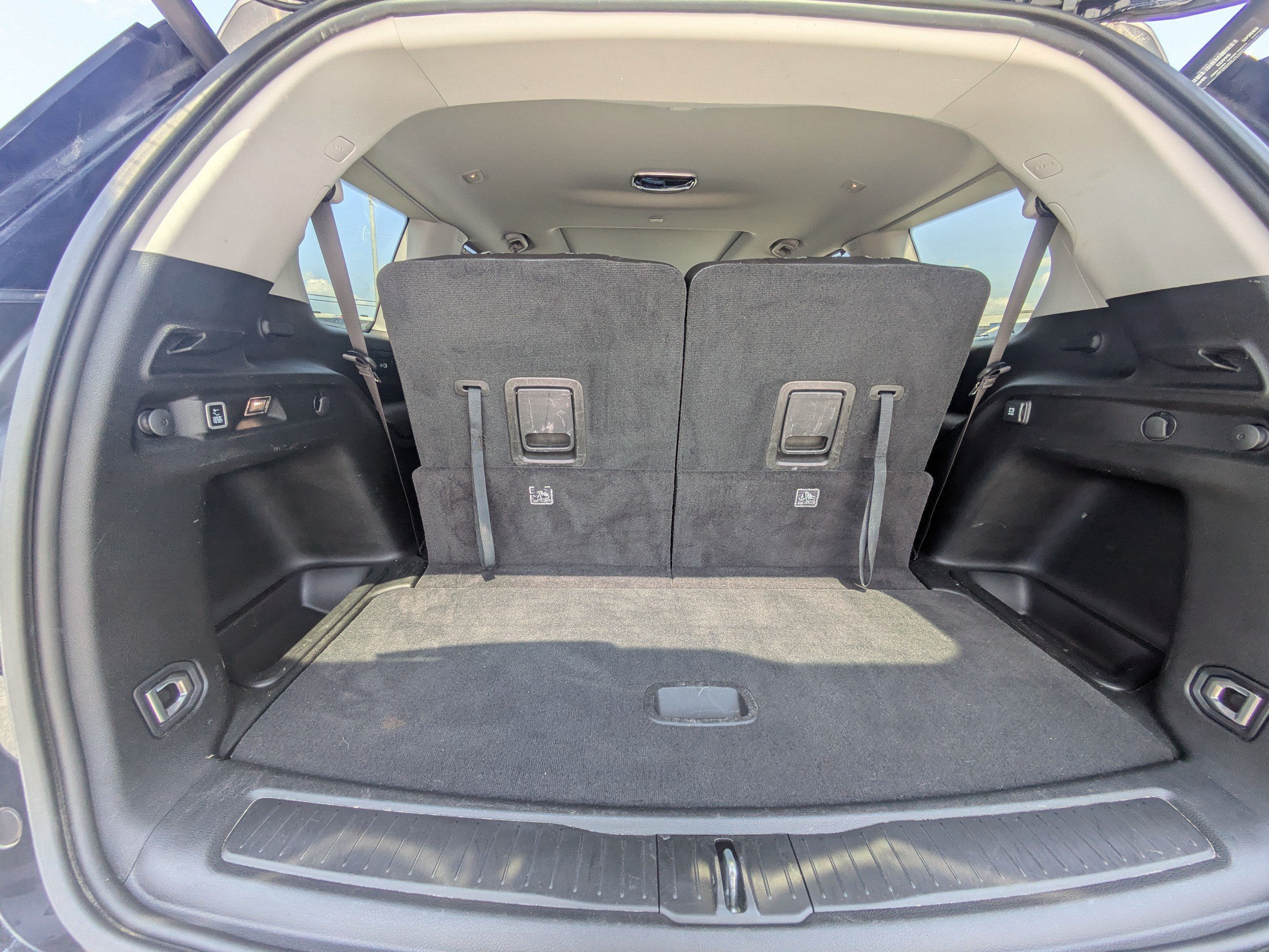 Used 2023 Midnight Sky Jeep Limited image 13