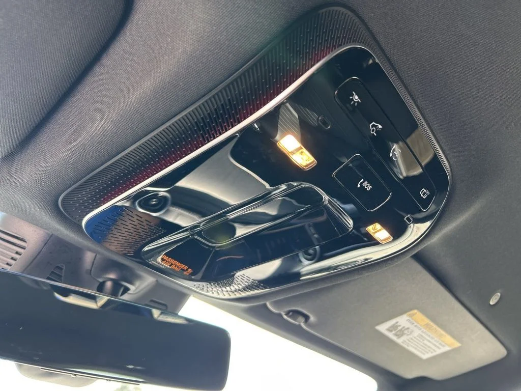 Used 2025  Mercedes-Benz GLC 300 image 39