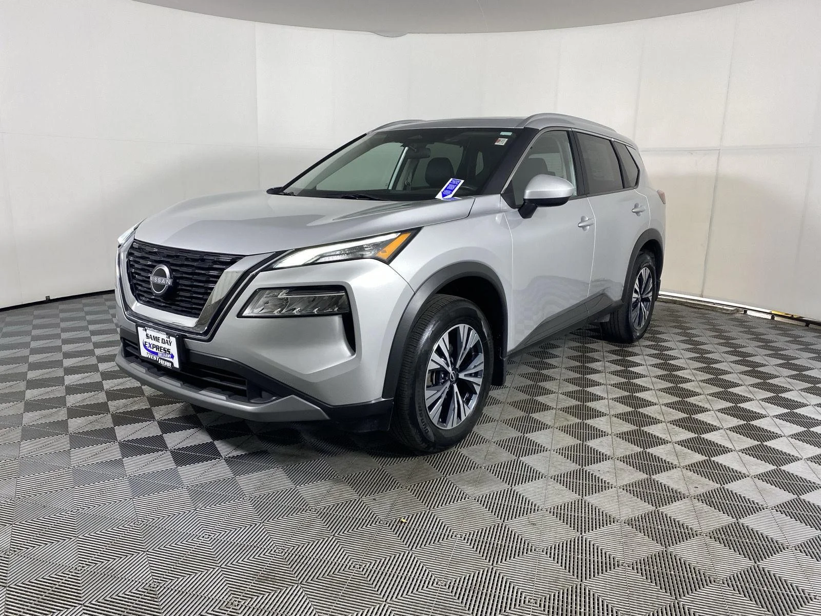 Certified Used 2023 Brilliant Silver Metallic Nissan SV image 3