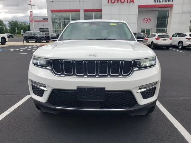 Used 2023  Jeep Limited image 2