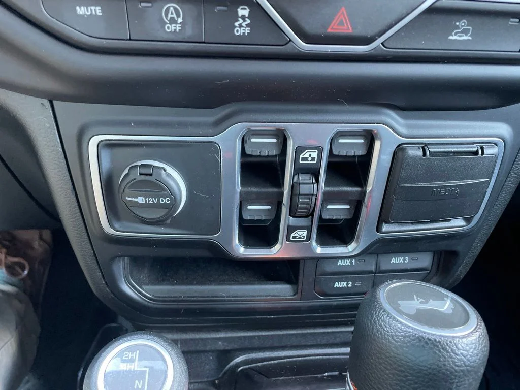Used 2023 Gray Jeep Sport S image 16