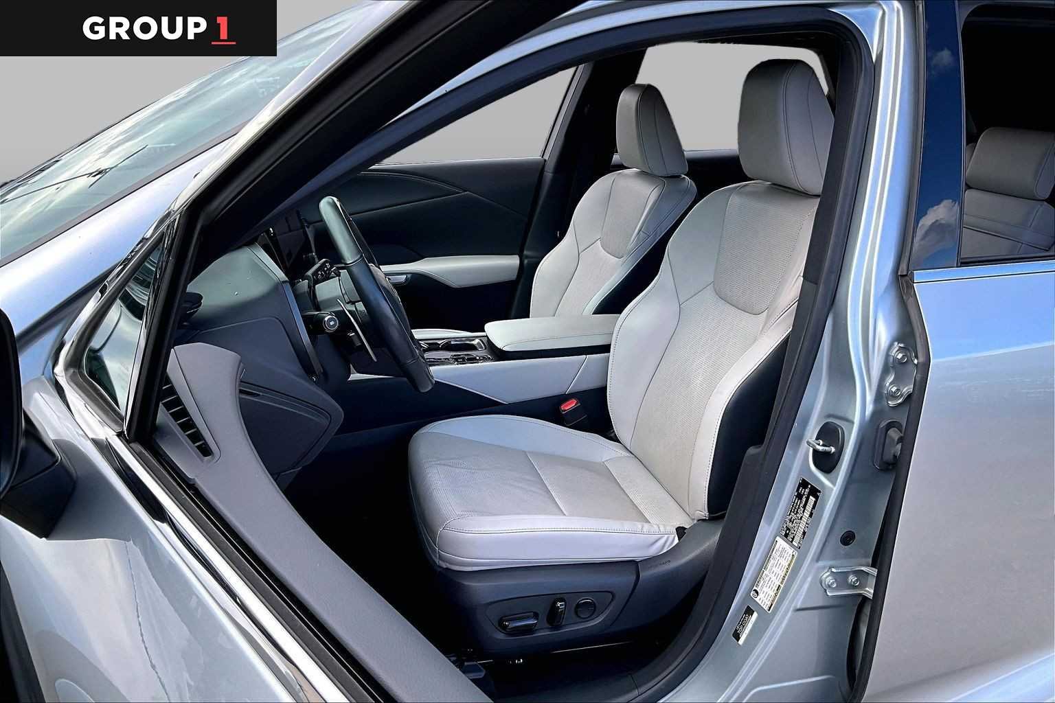 Used 2023 Iridium Lexus Premium Plus image 7
