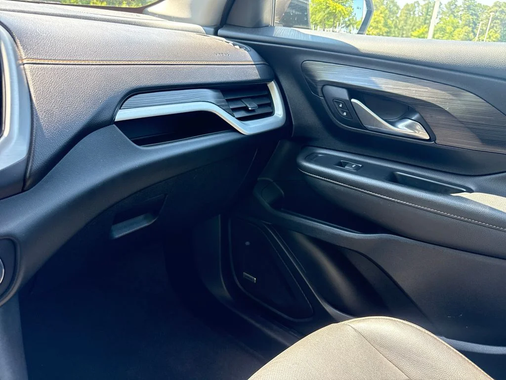 Used 2019 Quartz Metallic GMC SLT image 32