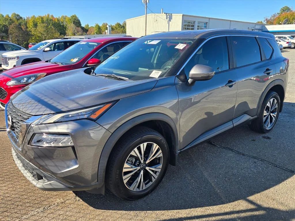 Used 2022 Gray Nissan SV image 2