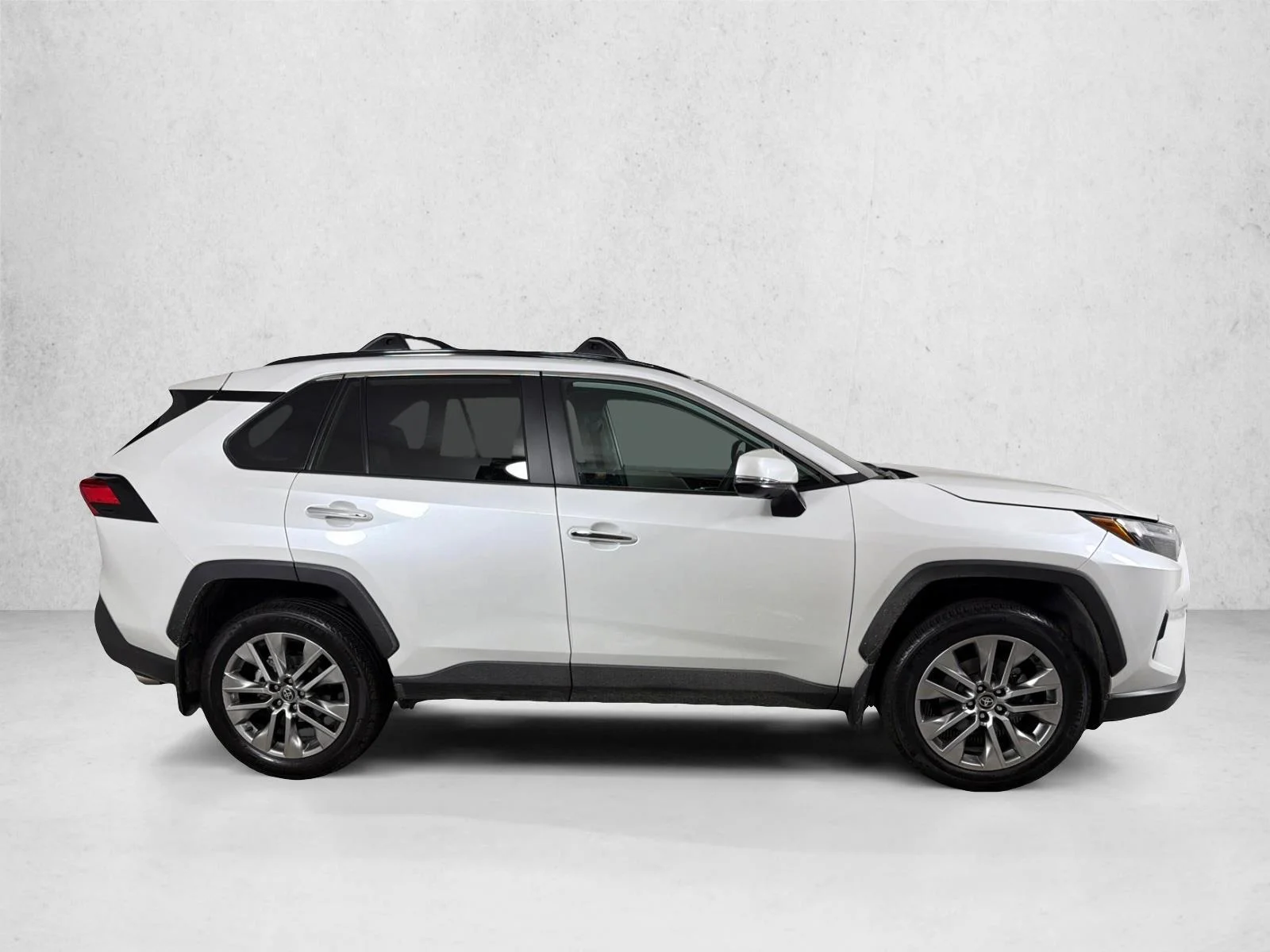 Used 2024 Wind Chill Pearl [ Toyota Limited image 3