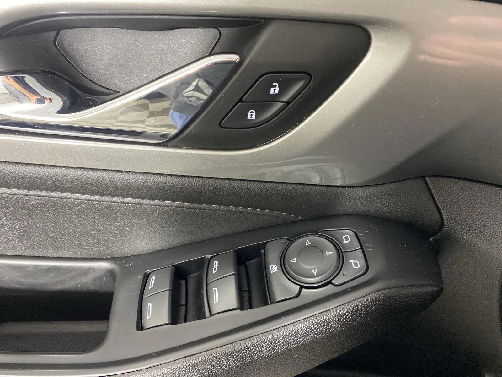 Used 2023 MOSAIC BLACK METALLIC Chevrolet LT Cloth image 12
