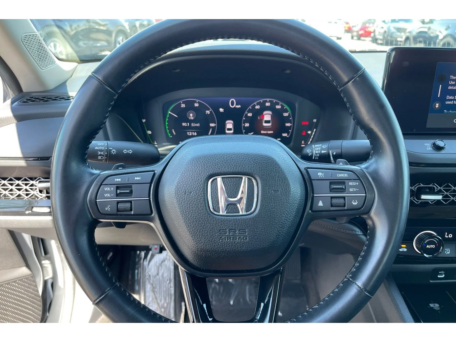 Used 2025 Solar Silver Metallic Honda EX-L image 33