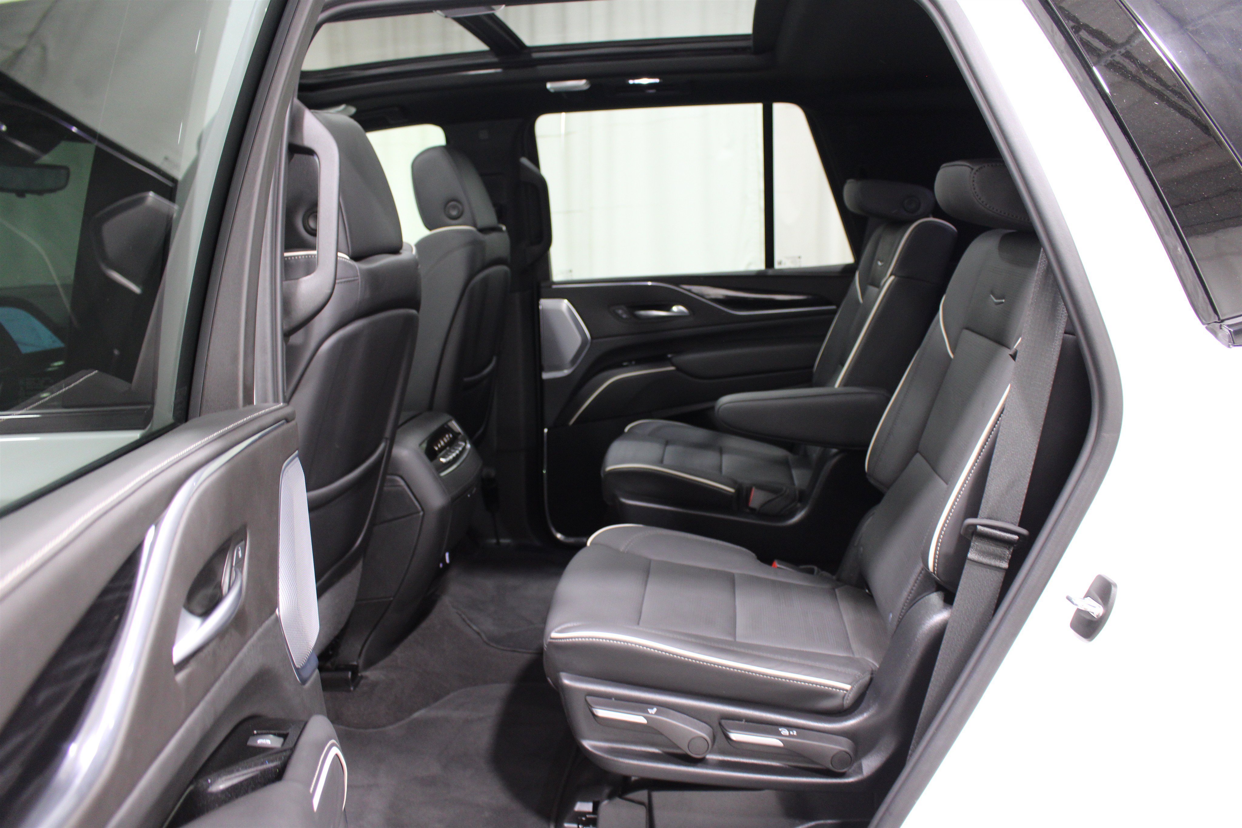 Used 2024 Crystal White Tricoat Cadillac 4WD Sport image 22