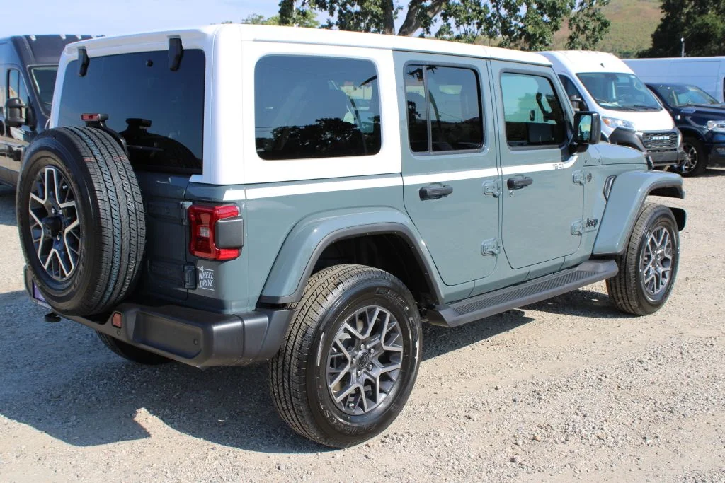 New 2026 Anvil Clear-Coat Exterior Paint Jeep Sahara image 4