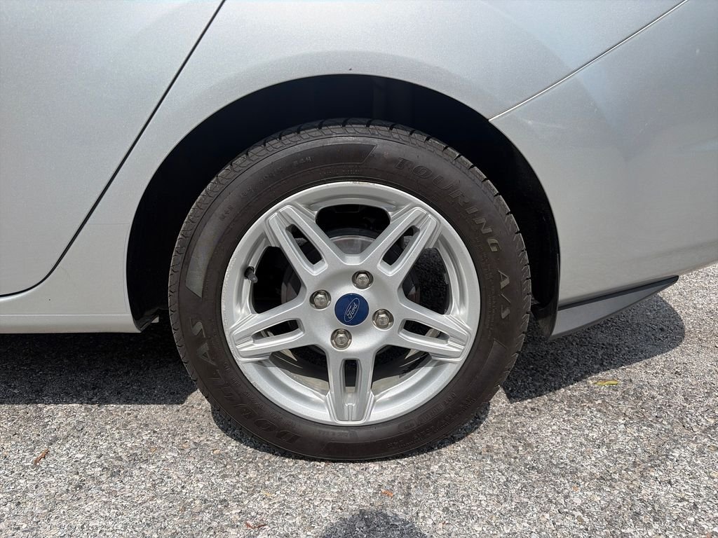 Used 2018 Silver Ford SE image 40