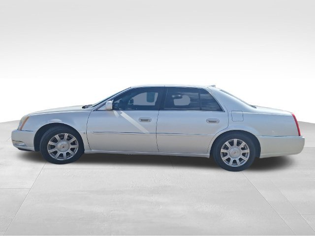 Used 2009 White Cadillac Base image 4