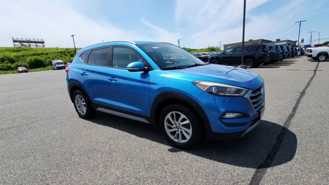 Used 2017 Caribbean Blue Hyundai Eco image 3
