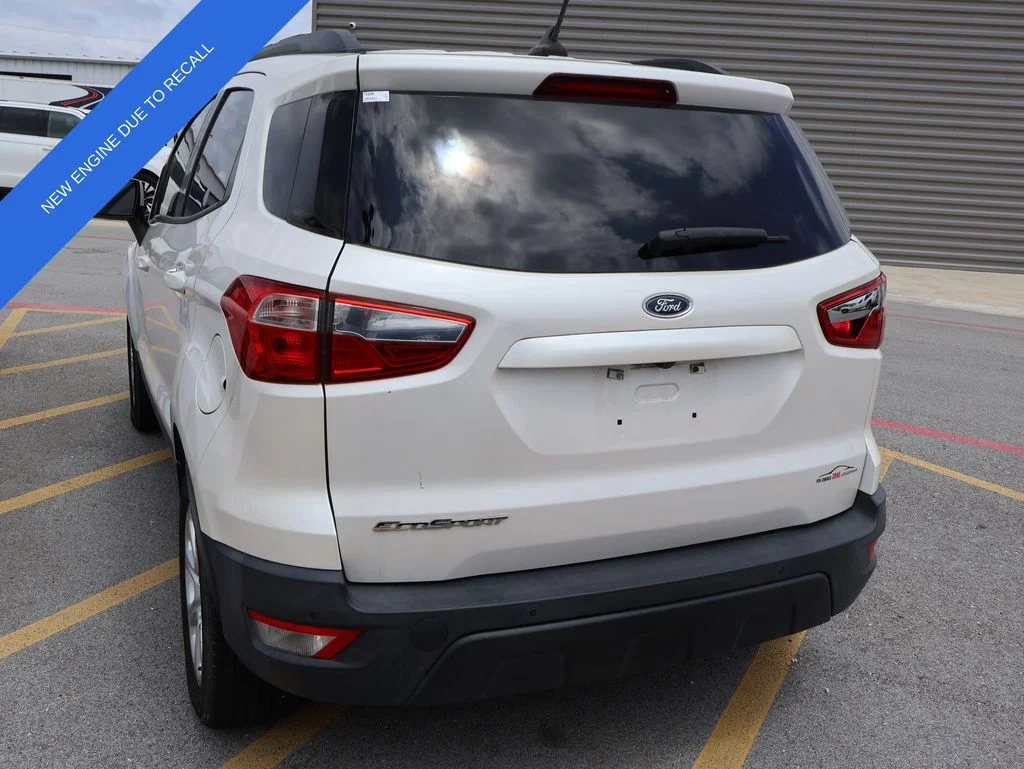 Used 2018 White Platinum Clearcoat Metallic Ford SE image 15