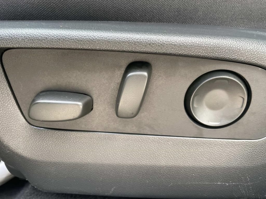 Used 2024 Summit White Buick Preferred image 18