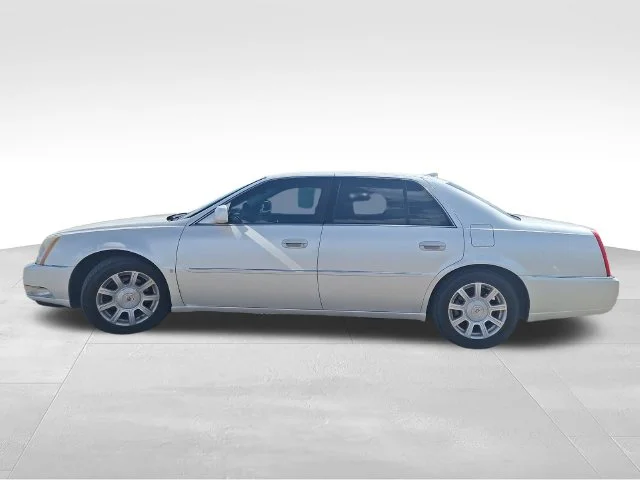 Used 2009 White Cadillac Base image 4