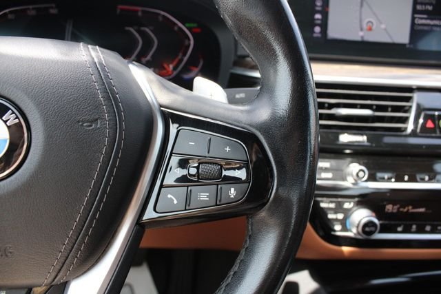 Used 2020 White BMW 530i xDrive image 13