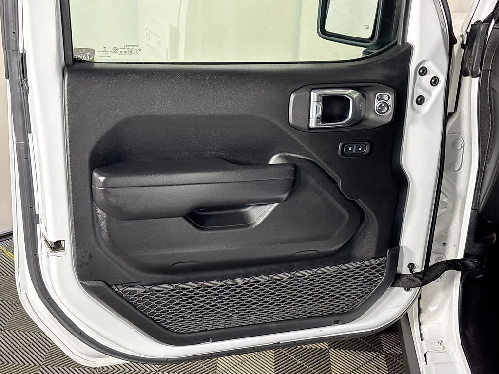 Used 2021 White Jeep Willys image 10