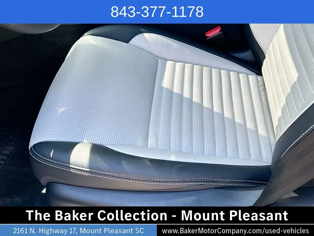 Used 2024 White Land Rover SE image 20