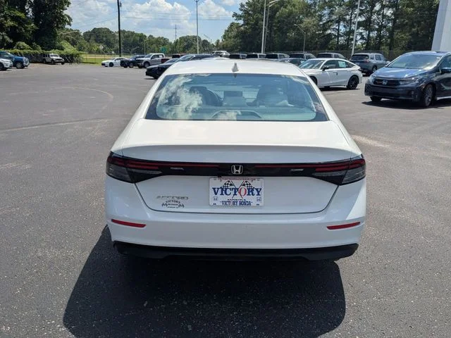 Used 2024 Platinum White Pearl Honda EX image 8