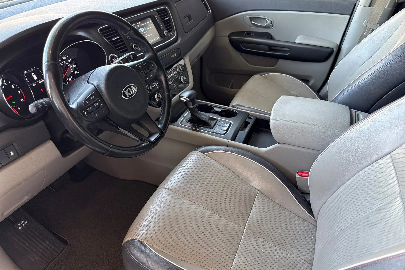 Used 2018 Black Kia LX image 9