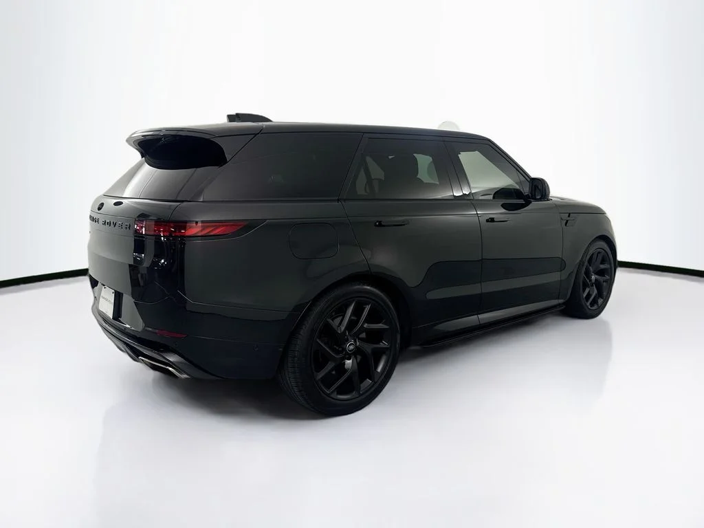 Used 2024 Black Land Rover Dynamic SE image 5