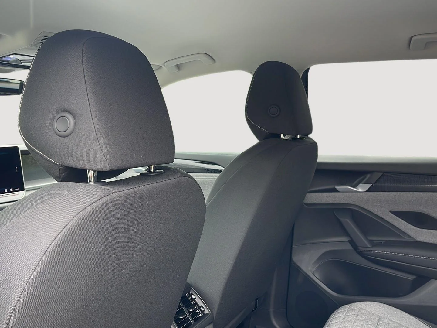 New 2026 Platinum Gray Metallic Volkswagen S image 16