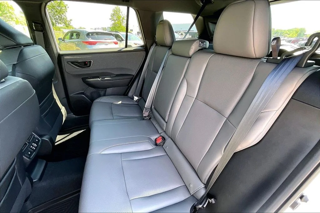 New 2026 CRYSTAL WHITE PEARL Subaru Limited image 10