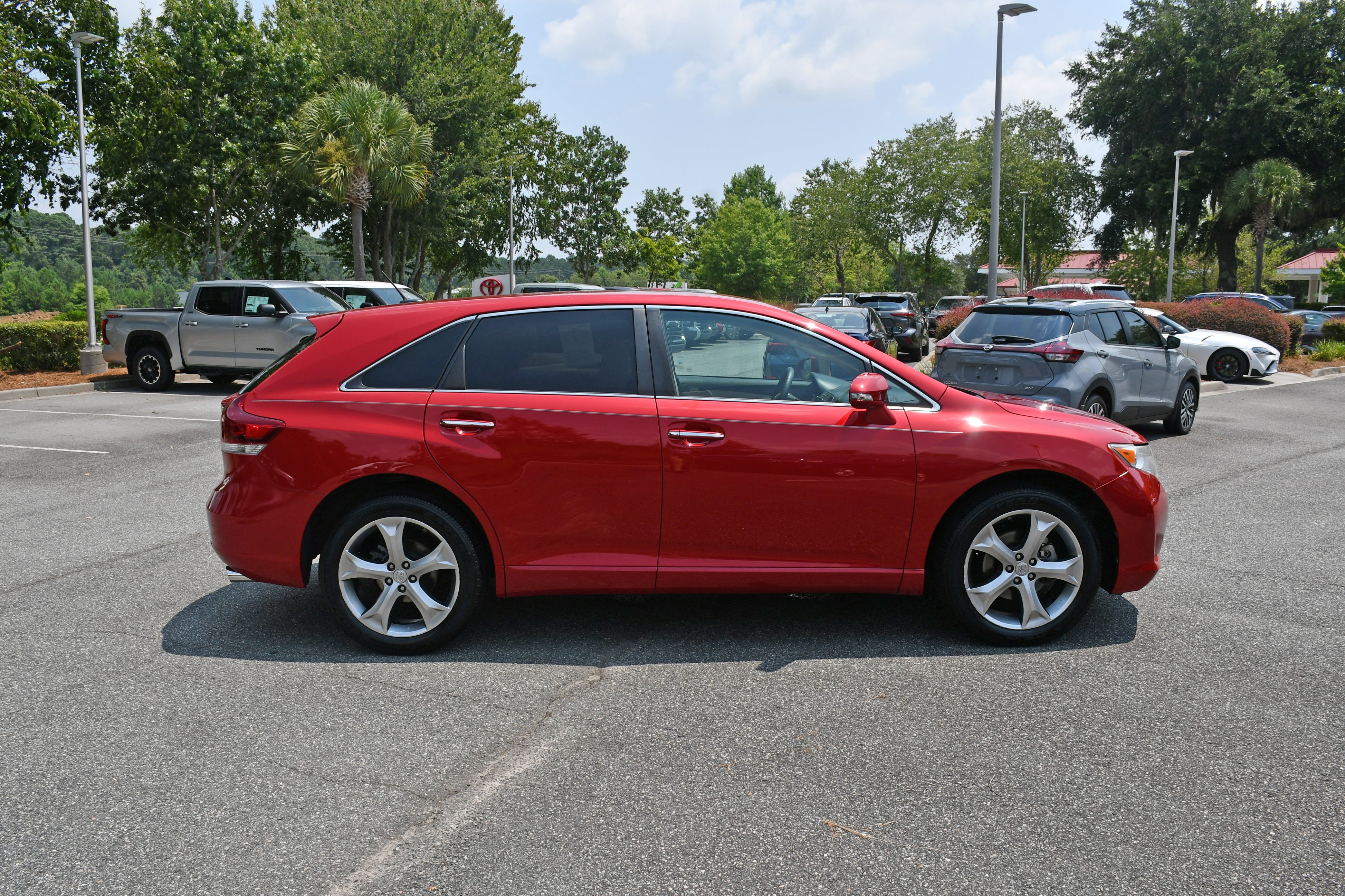 Used 2014 Red Toyota XLE image 5